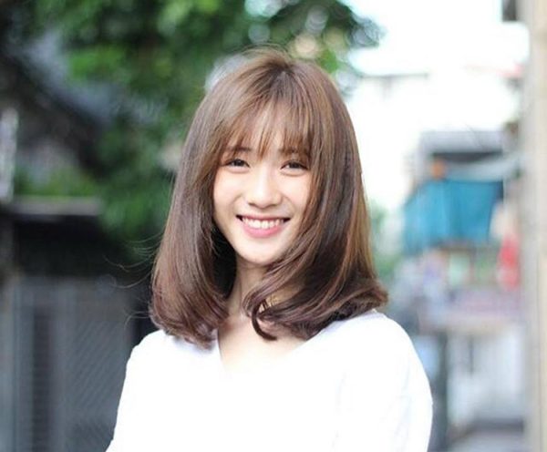 Để tóc ngắn ngang vai mái thưa là xinh đúng chuẩn rồi