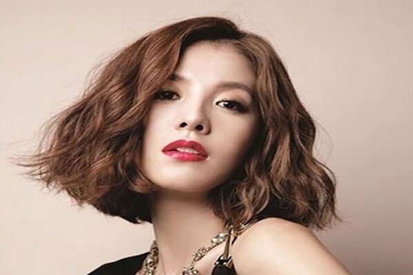 tóc ngắn xoăn nhẹ sóng nước