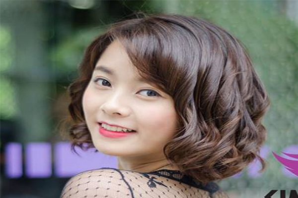 tóc ngắn xoăn sóng