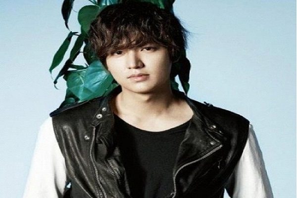 tóc ngắn xoăn nhẹ cả đầu cho nam