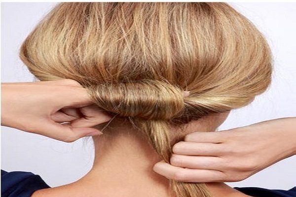 cuộn cho đến khi hết phần đuôi tóc