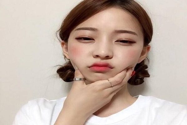 kiểu búi thấp hai bên