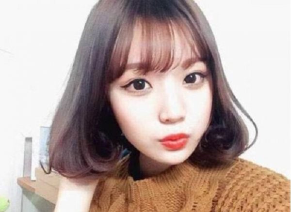 Kiểu tóc ngán uốn cụp mái thưa