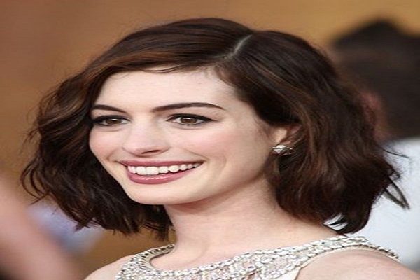 tóc Bob xoăn nhẹ truyền thống