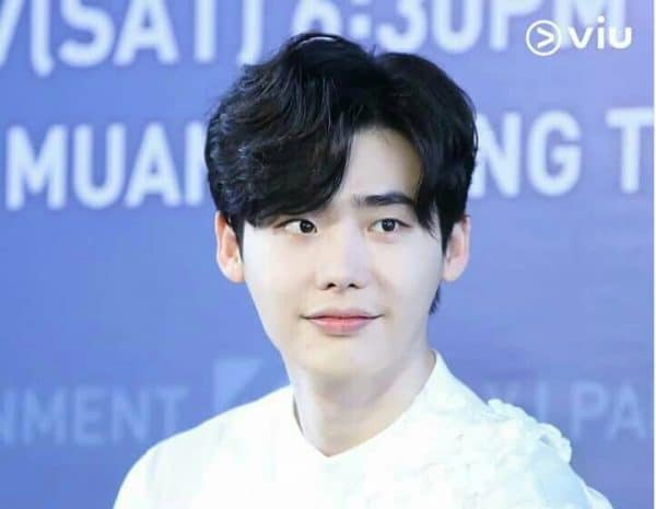 tóc bổ luống mái phồng