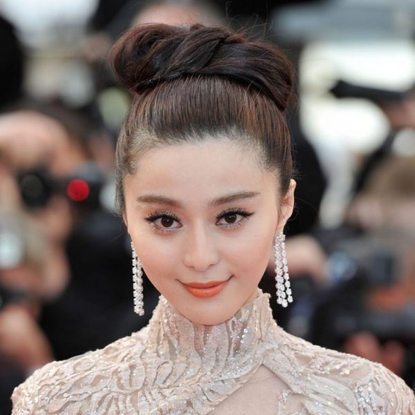 Tóc búi cao sang trọng