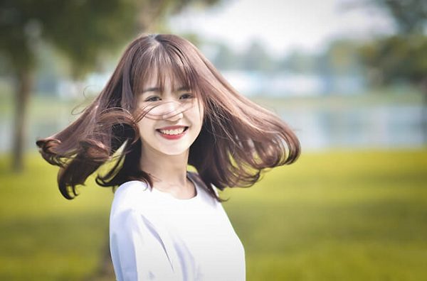tóc ngắn ngang vai uốn cụp