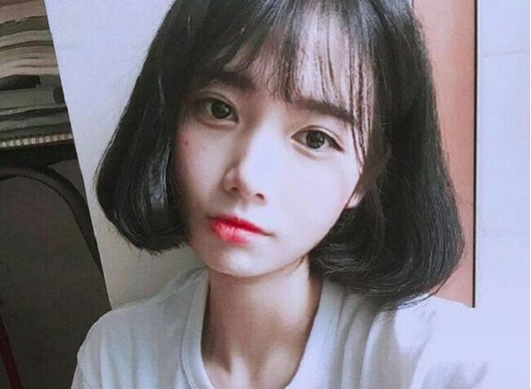 Tóc ngắn uốn cụp mái thưa