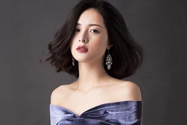 Kiểu tóc ngắn uốn đuôi lệch mái