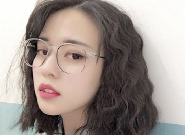 Tóc ngắn uốn đuôi lọn nhỏ cho tóc mỏng