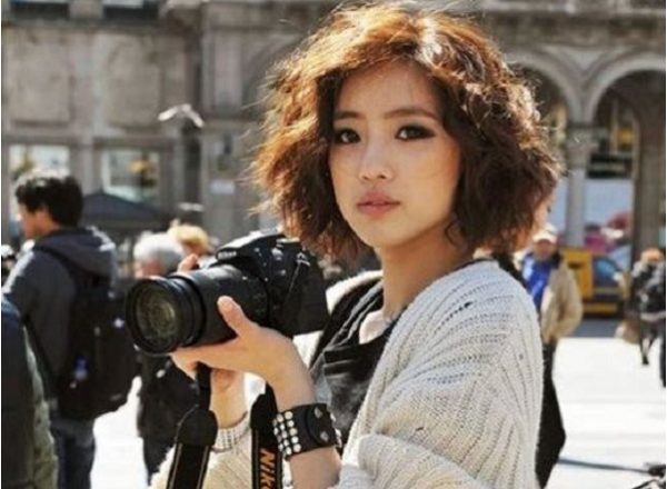 Tóc ngắn uốn xù gợn sóng nhẹ