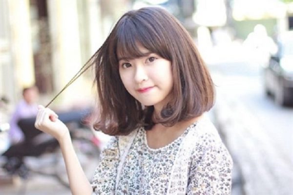 tóc ngắn xoăn cụp