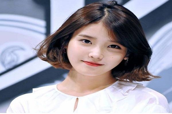 tóc ngắn xoăn đuôi nhẹ