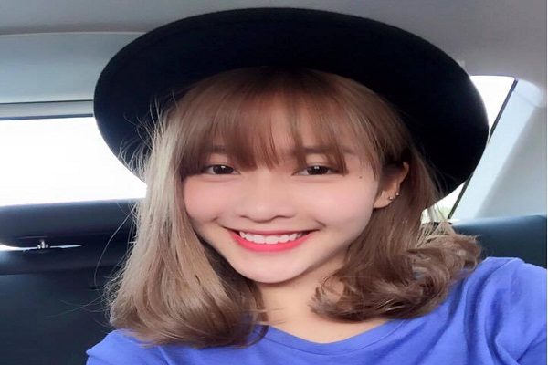 tóc ngắn xoăn mái thưa