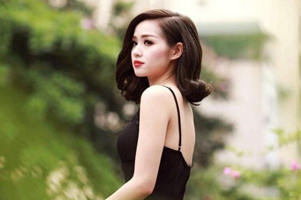 Tóc ngắn xoăn retro