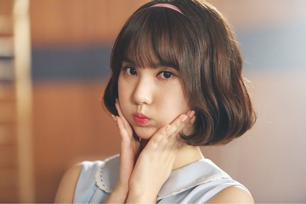 Tóc ngắn uốn xoăn cho khuôn măt dài
