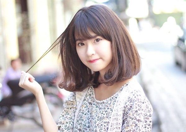 Tóc ngang vai uốn cụp