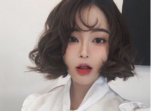 Tóc xoăn uốn cụp đuôi mái thưa