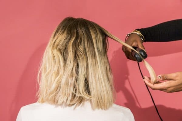 dùng sản phẩm keratin phục hồi kiểu tóc nữ đẹp