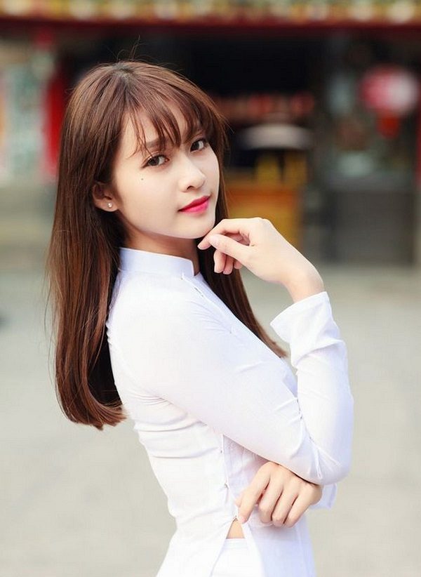kiểu tóc dài đẹp duỗi cụp mái thưa