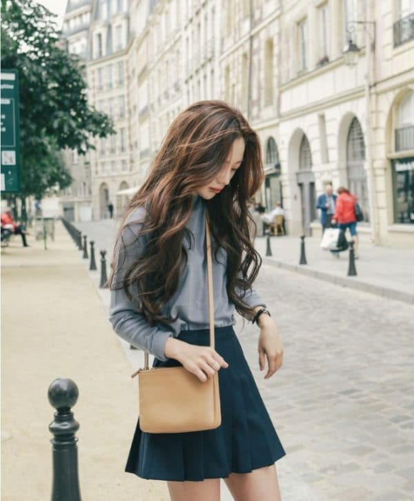 tóc dài xoăn nhẹ ôm mặt