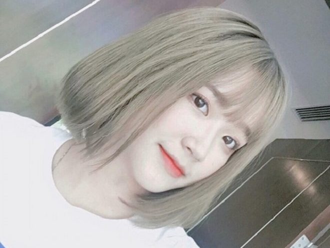tóc ngắn nhuộm vàng khói