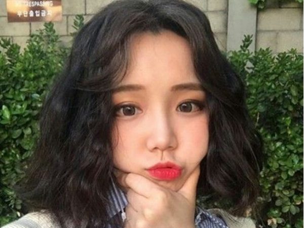 Tóc ngắn xoăn phồng