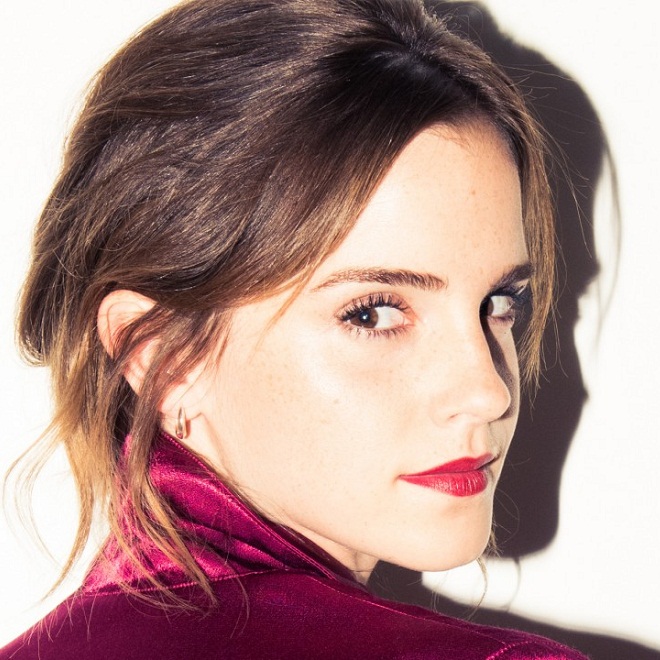 emma watson tóc đen móc lai vàng sáng