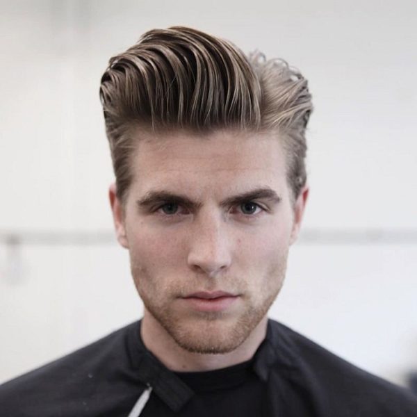 tóc mái nam vuốt xéo pompadour