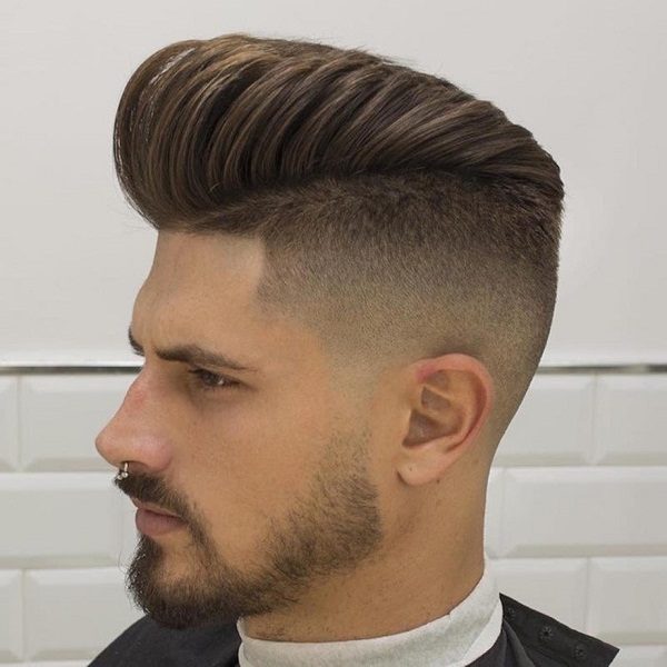 tóc pompadour vuốt uốn ngược