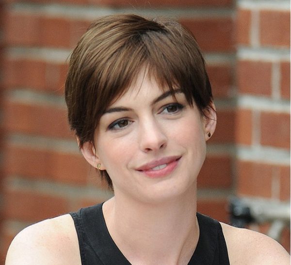 Anne Hathaway tóc ngắn