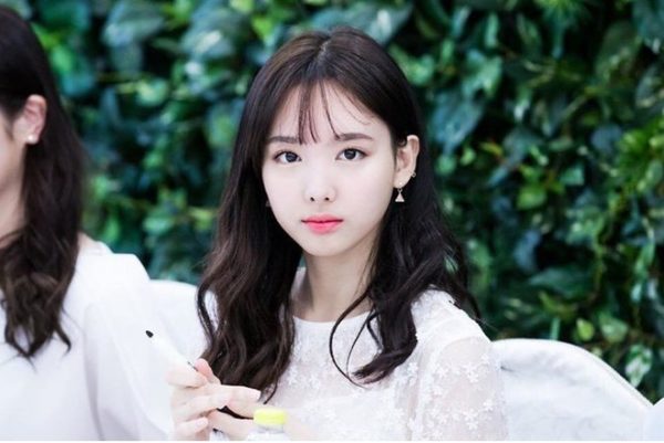 những kiểu tóc dài xoăn đẹp mái thưa