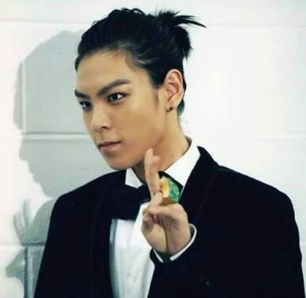 tóc dài nam hàn quốc búi cao man bun