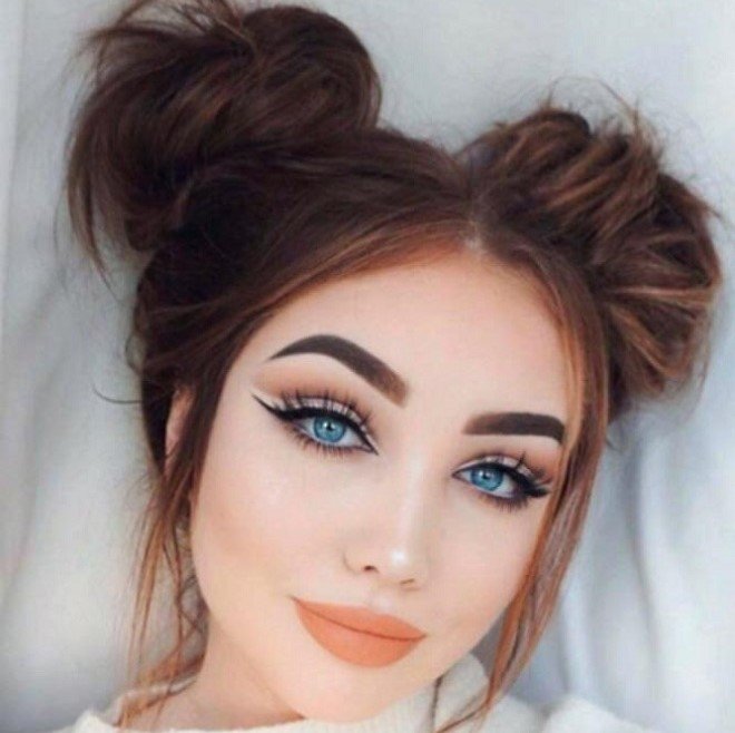 tóc dài uốn xoăn búi 2 bên
