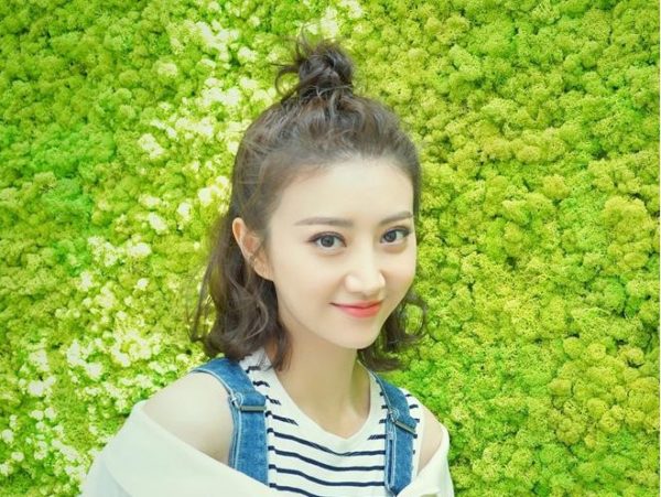tóc ngắn búi củ tỏi
