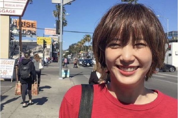 tóc ngắn cho mặt tròn trán cao phong cách tomboy