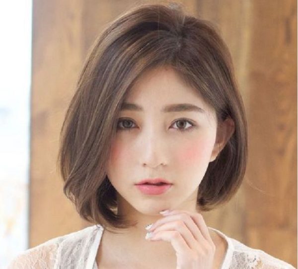 tóc ngắn mái xéo xoăn nhẹ