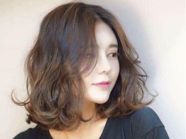 tóc ngắn uốn lọn lớn