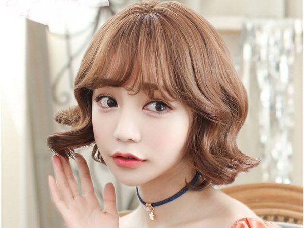 tóc ngắn xoăn cầu kỳ