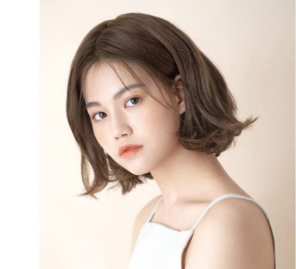 tóc ngắn xoăn nhẹ
