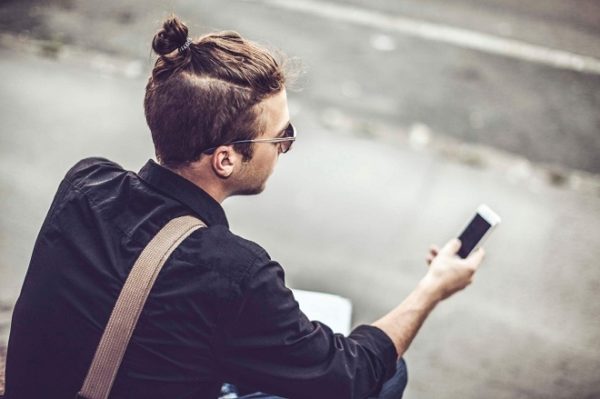 tóc vuốt ngược cột búi