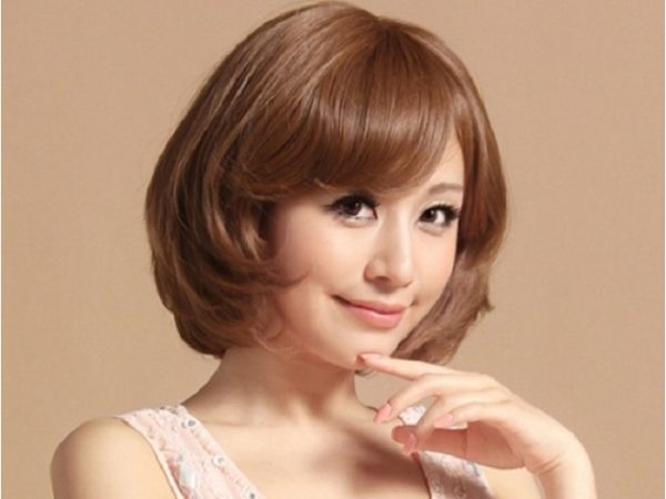 tóc xoăn ngắn trẻ trung