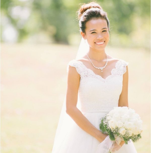 bới tóc cô dâu đơn giản