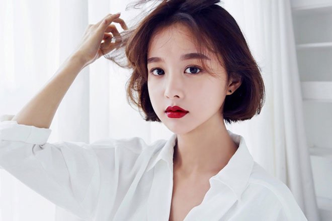 cắt tóc tém nữ rẽ ngôi giữa