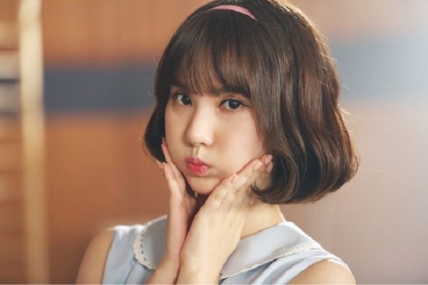 kiểu tóc mái thưa cho mặt vuông