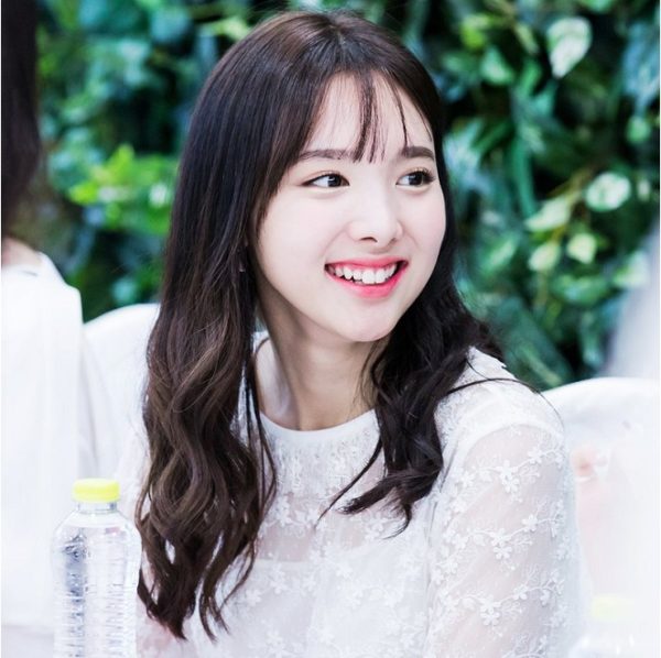tóc mái thưa xoăn gợn sóng