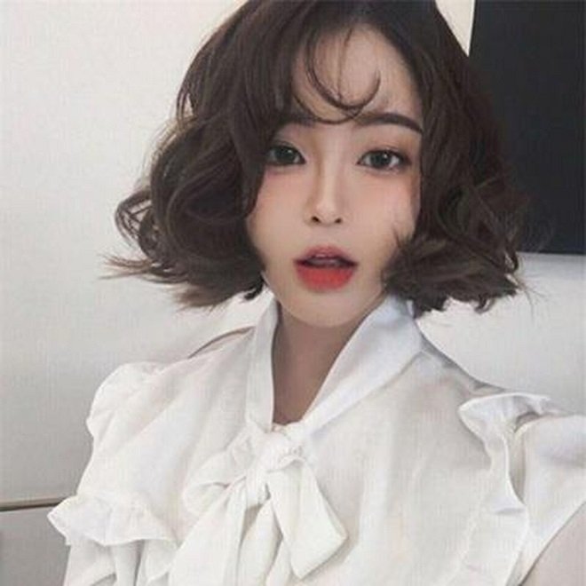 tóc ngắn mái thưa kiểu sành điệu