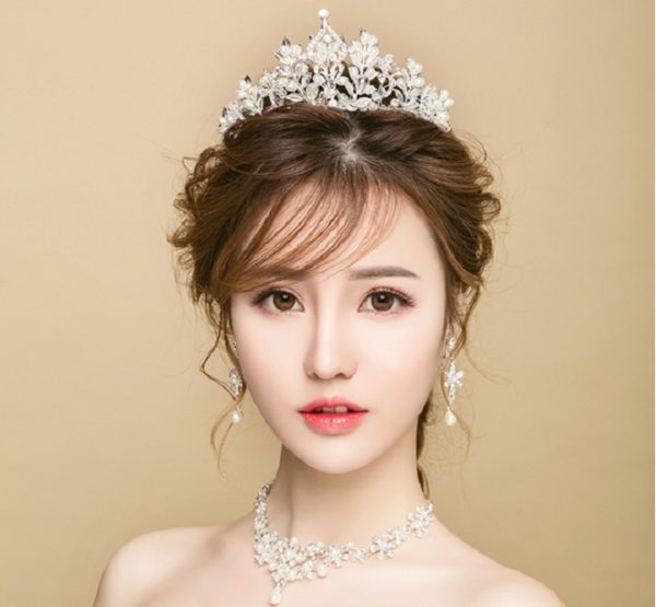 tóc ngắn búi cao