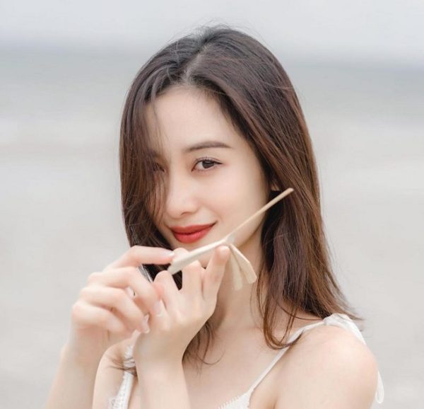 tóc ngắn cho mặt dài rẽ lệch
