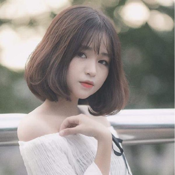 tóc ngắn mái thưa cụp đuôi